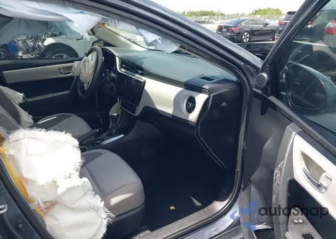 2018 Toyota Corolla Le z USA, uszkodzony, nr VIN 5YFBURHE1JP855170